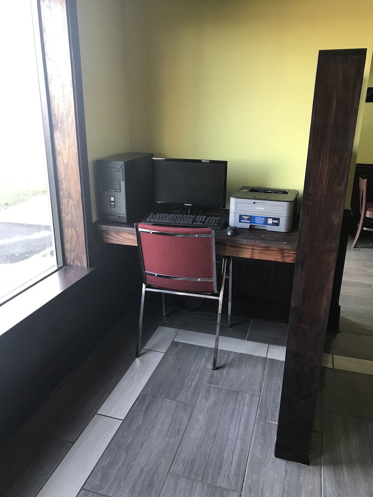 Days Inn by Wyndham Hillsboro 19/24