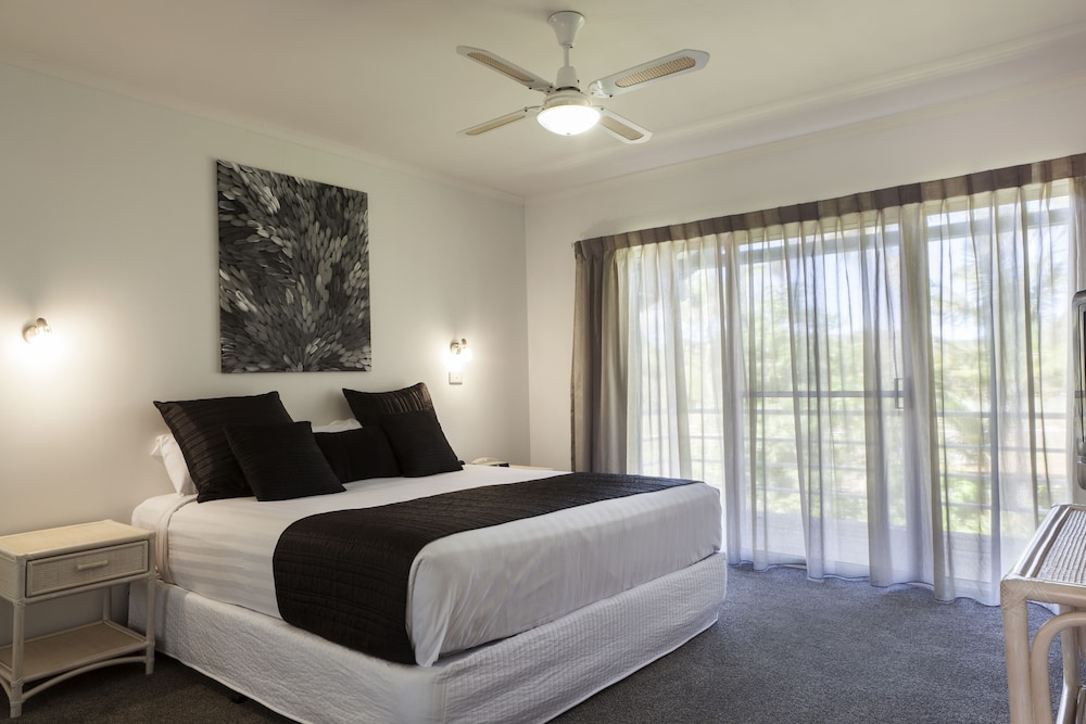 Opal Cove Resort 27/72