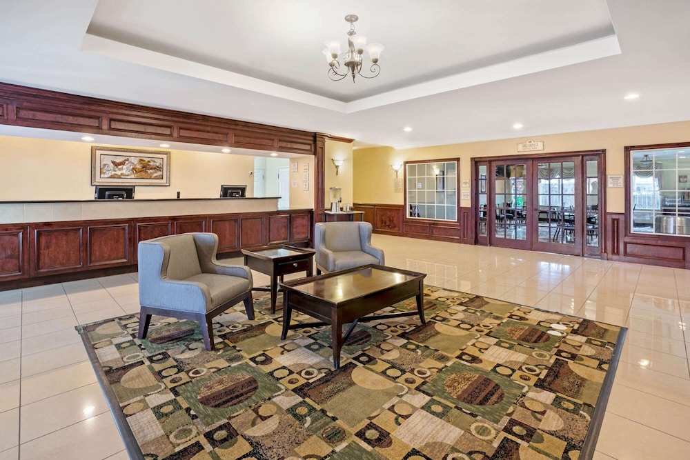 La Quinta Inn & Suites by Wyndham Houston - Magnolia 35/48