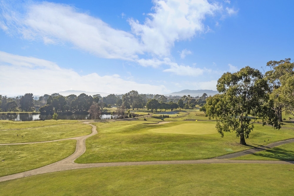 Country Club Tasmania 37/67
