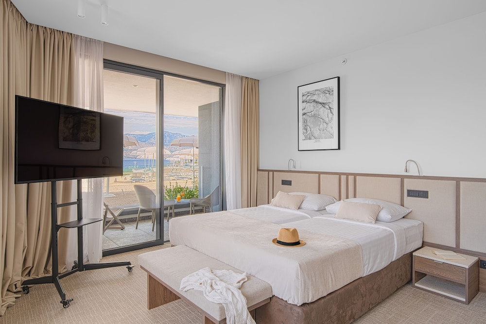 PREMIUM, TWIN BEDS, SEA VIEW, SOFA, BALCONY