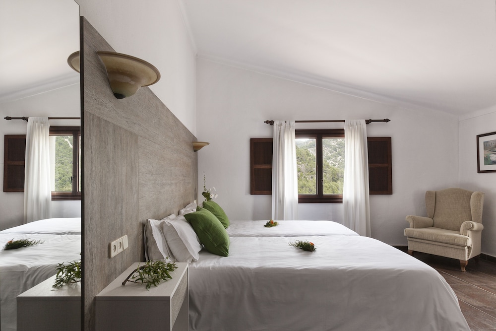 FINCA HOTEL ALBELLONS PARC NATURAL 20/70