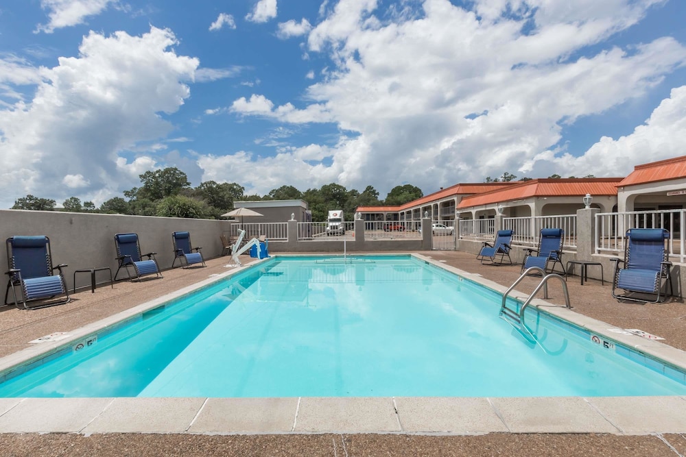 Days Inn By Wyndham Pearl/Jackson Airport 11/15