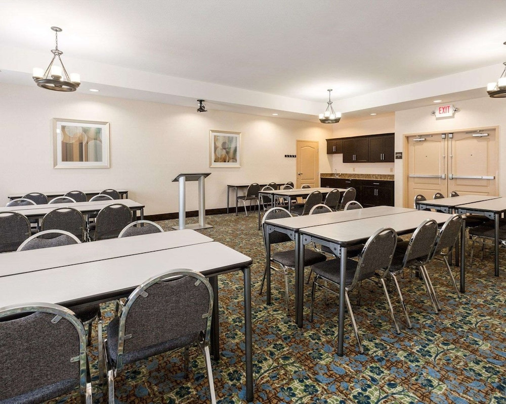 Comfort Suites Oil Center 43/60