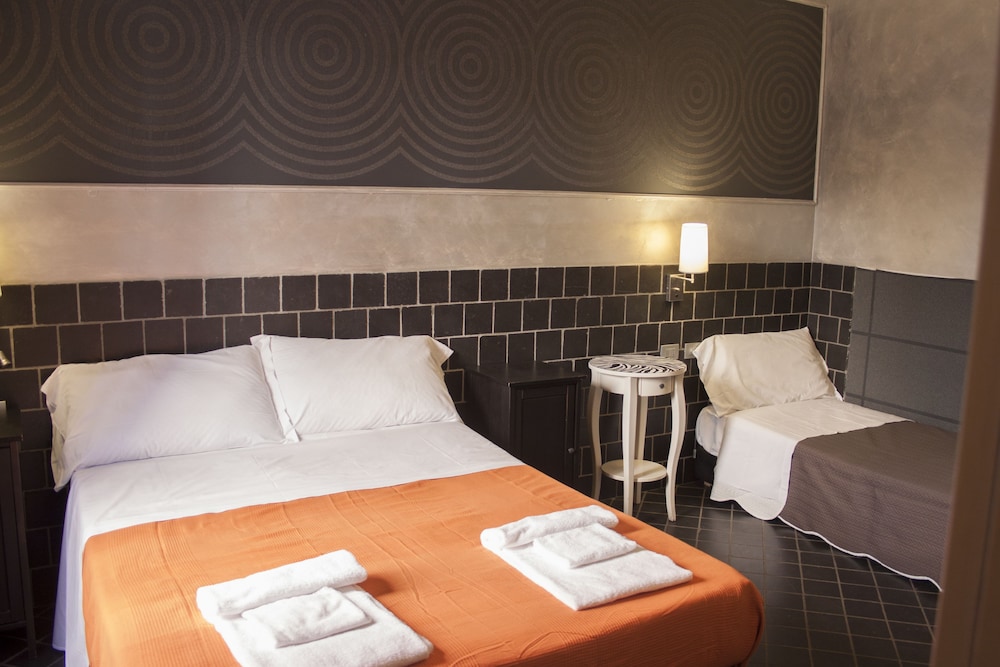 ROOM, TRIPLE