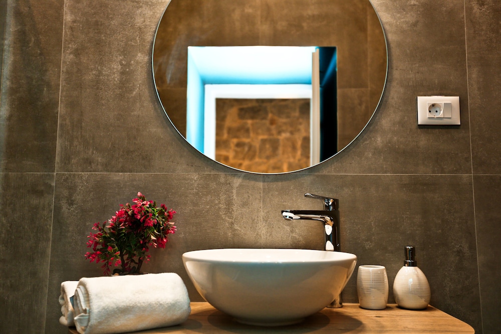 Riva Luxury Rooms 76/79