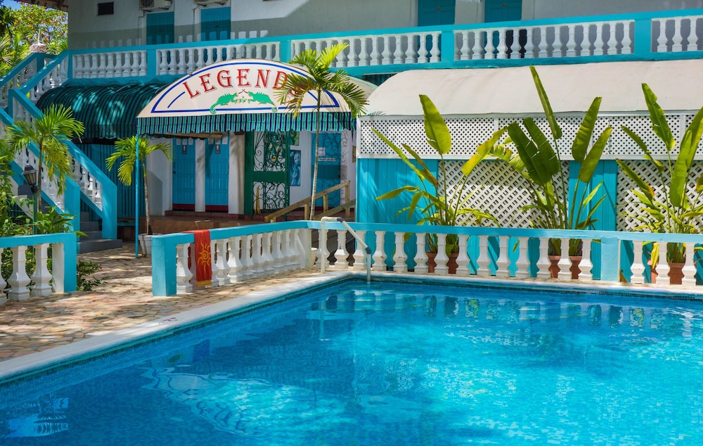 Legends Beach Hotel in NEGRIL