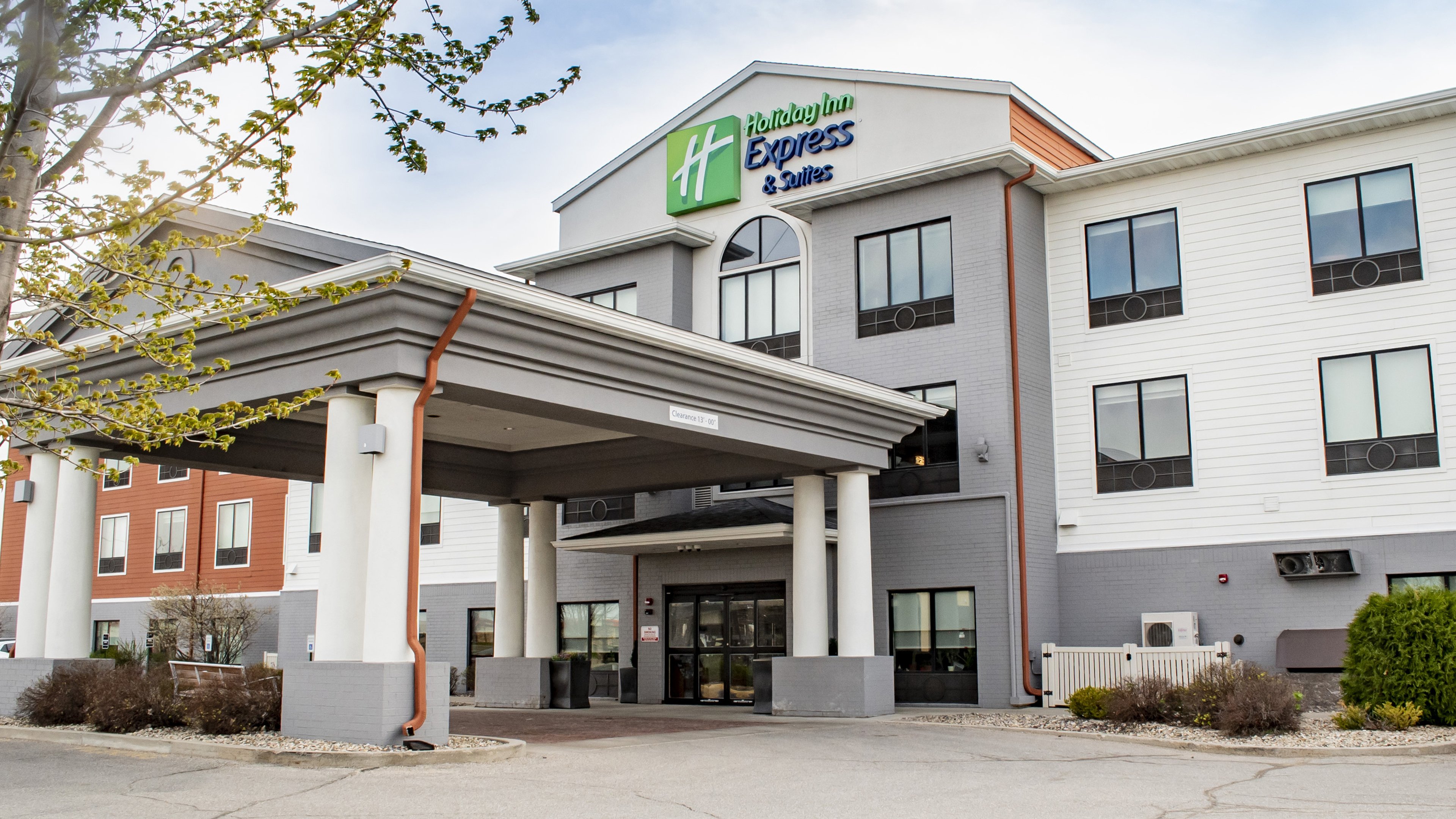 Holiday Inn Express Hotel And Suites Mason City 72/76
