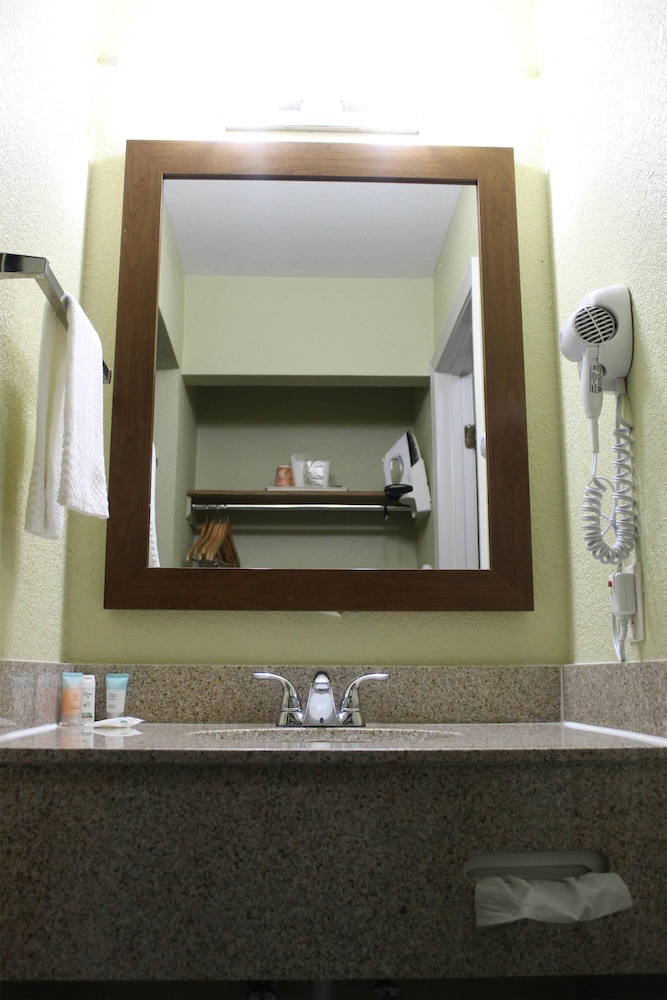 Suite, Queen Bed, Sofa, Kitchenette