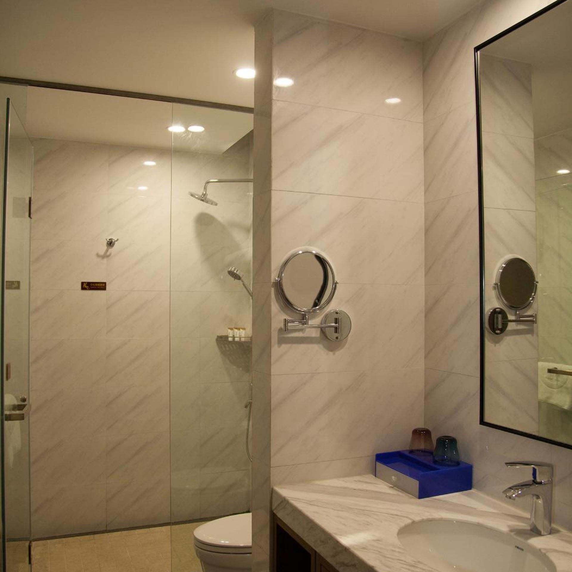 Qian Hai Holiday Hotel 68/68