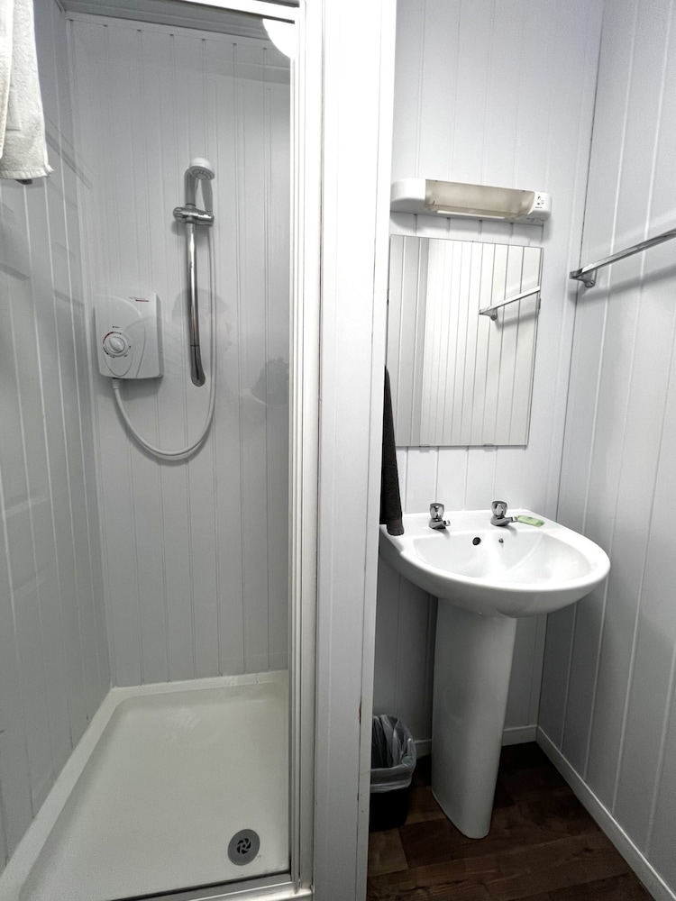 Central Cove Guesthouse 45/49