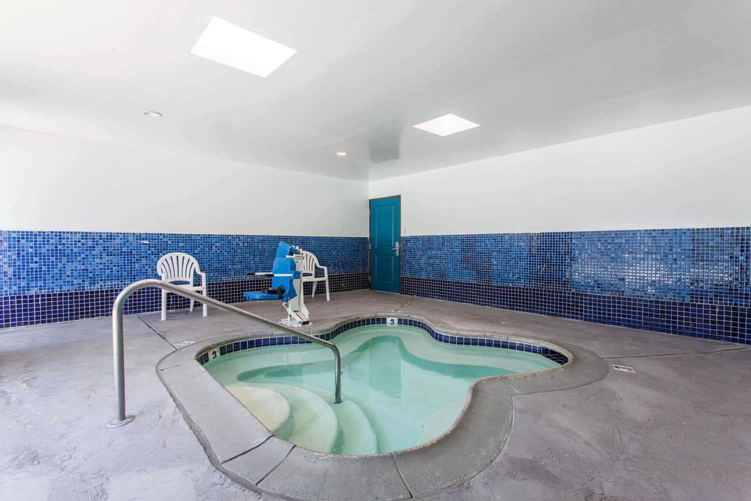 Days Inn by Wyndham San Diego-East/El Cajon 37/56