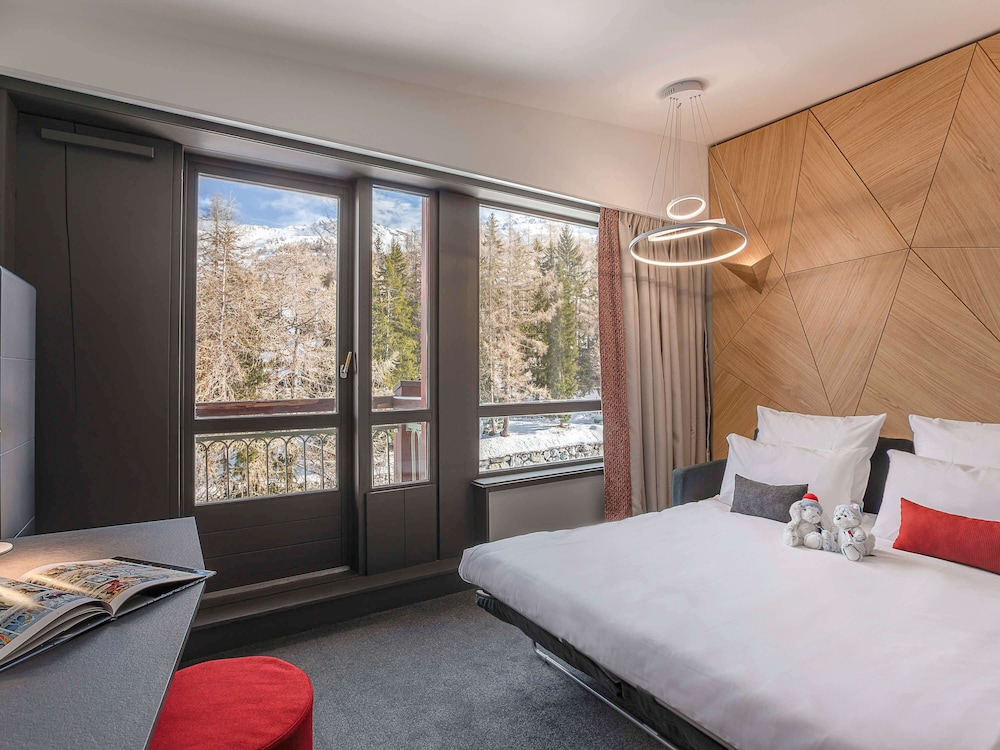 Privilege, Suite, King Bed, Resort Side, Sofa, Balcony
