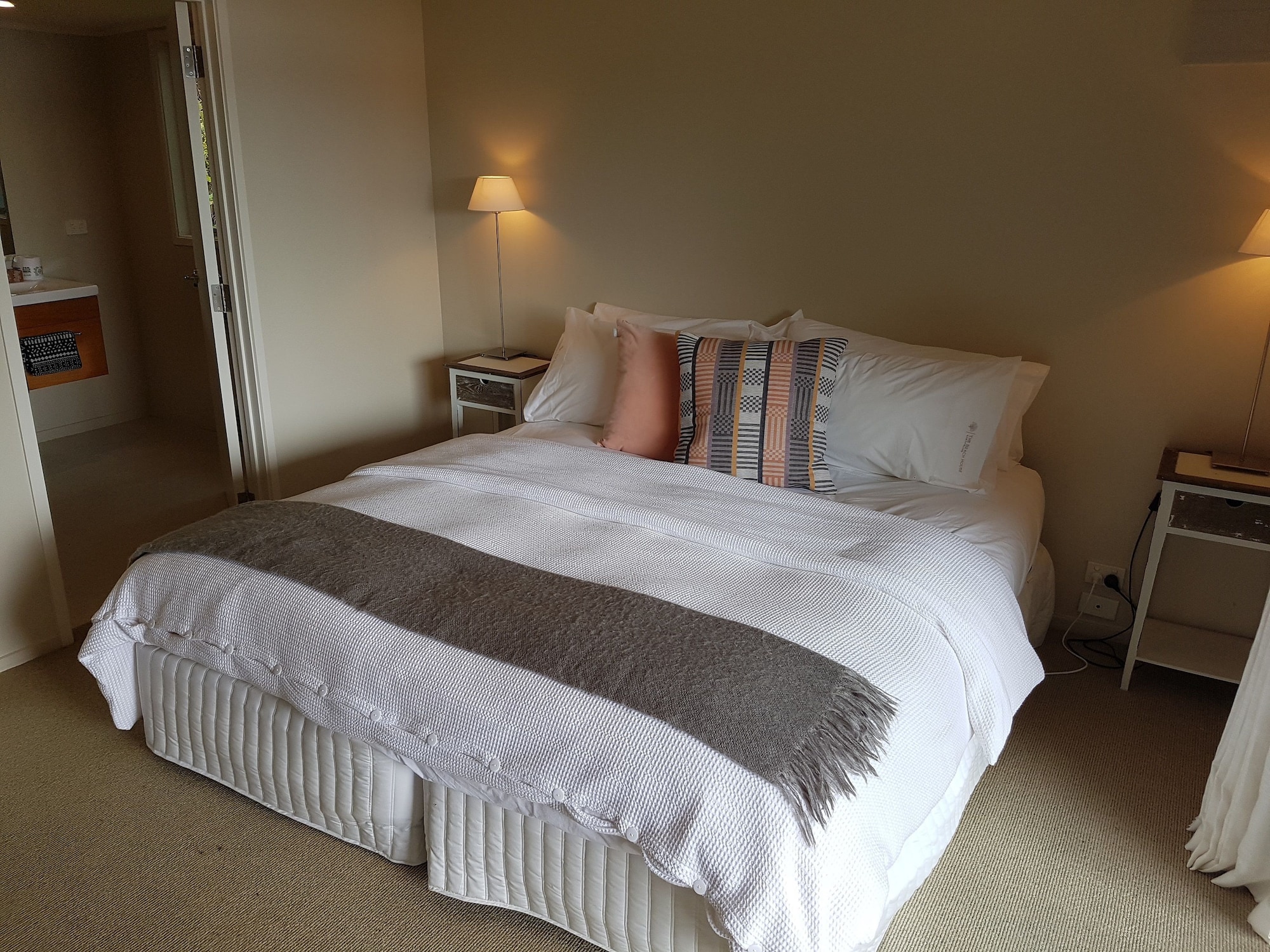 2 BEDROOMS, PANORAMIC, COTTAGE, OCEAN VIEW