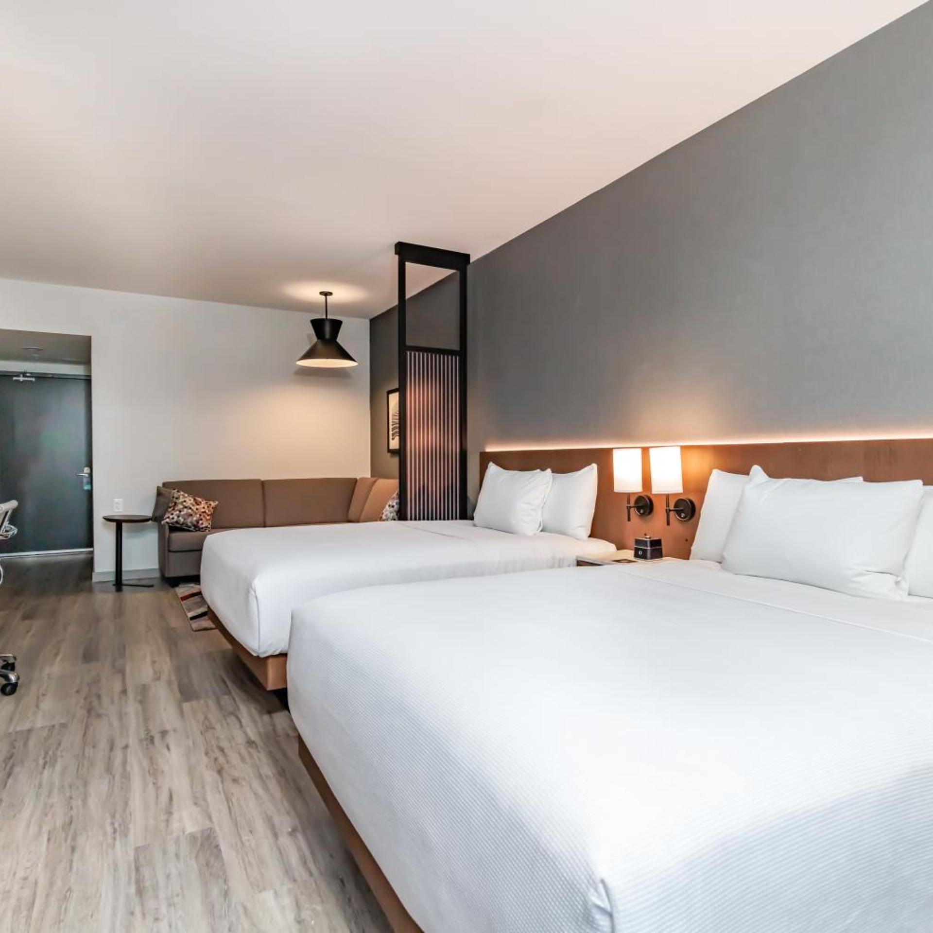 Room, 2 Queen Beds, Sofa, High Floor