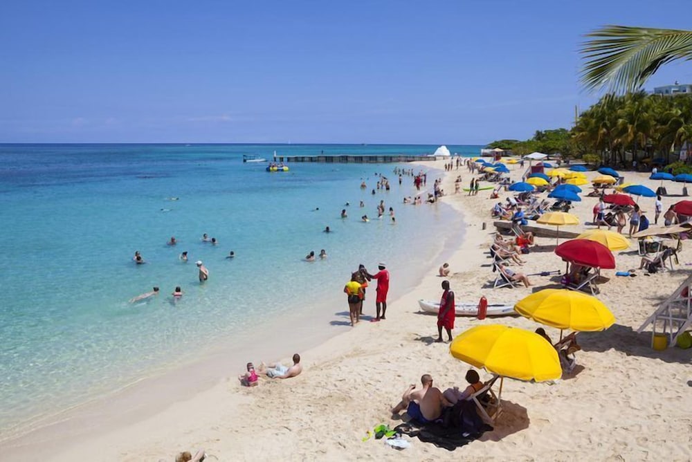 Nianna Coral Bay Splendid Townhouse 39/50