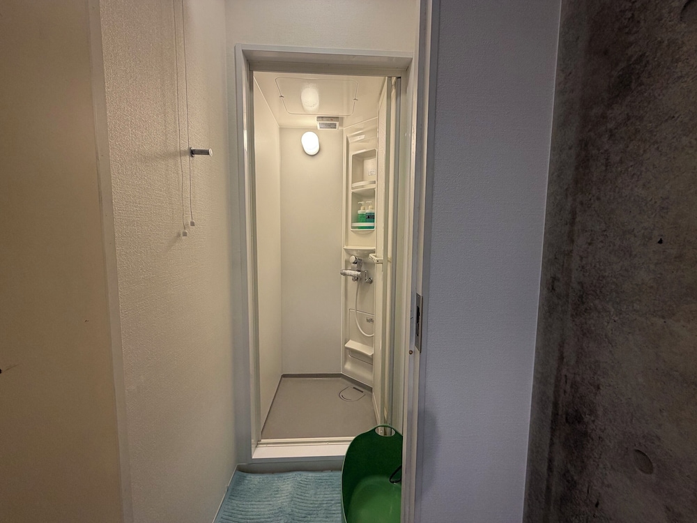 Kangaroo Hotel 61/63