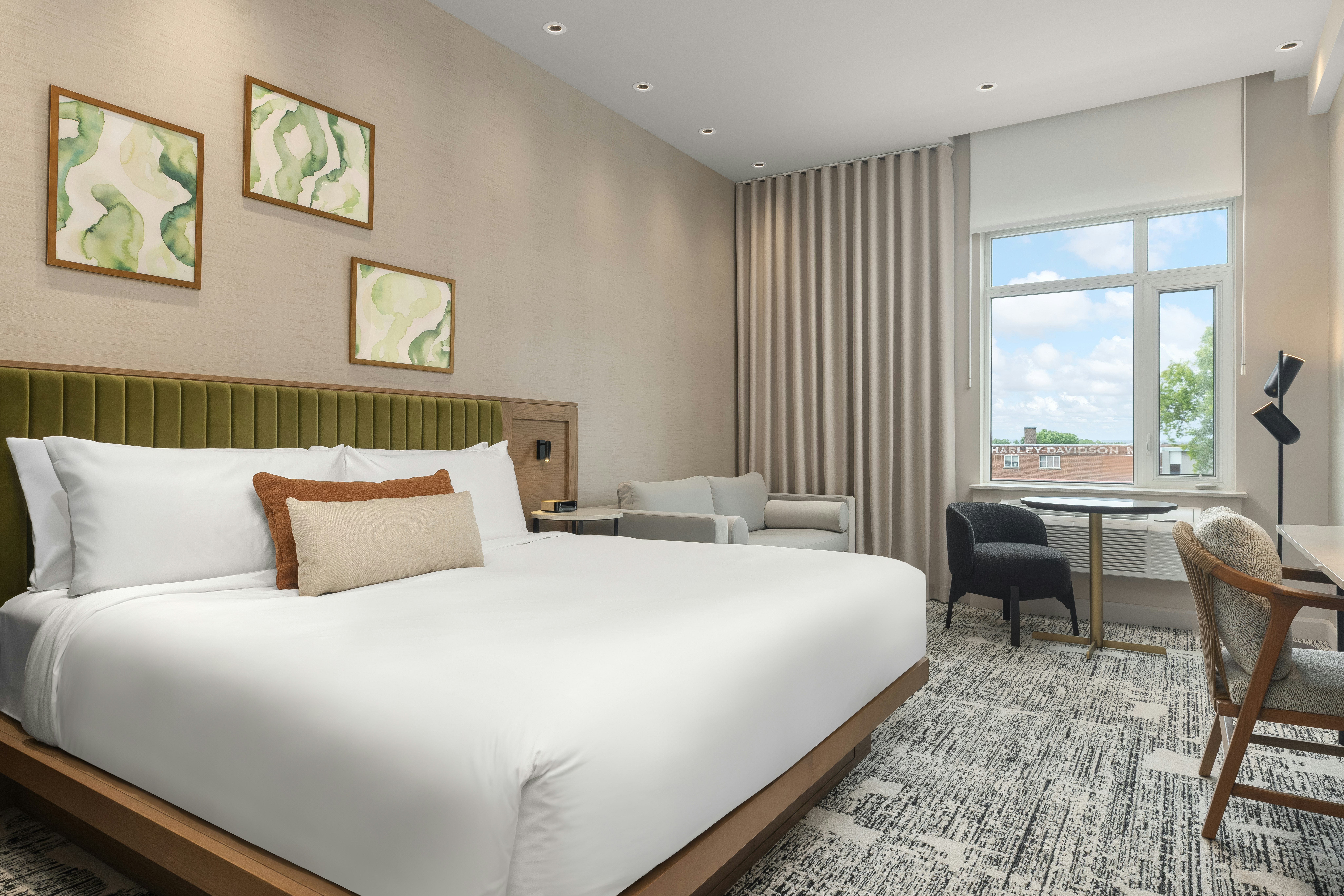 ROOM, KING BED, SOFA
