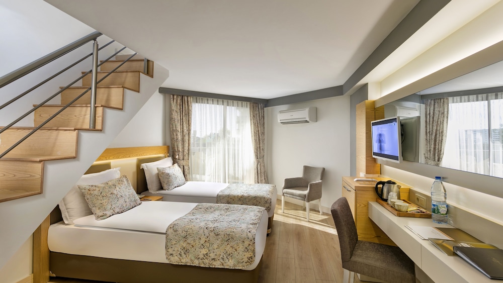 Glamour Resort Spa 19/70