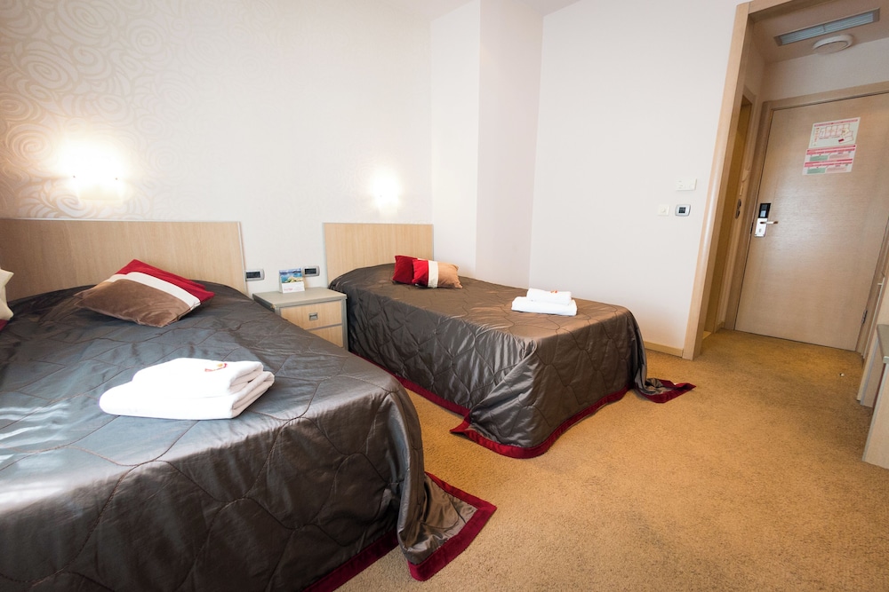 Vigor Hotel 7/50