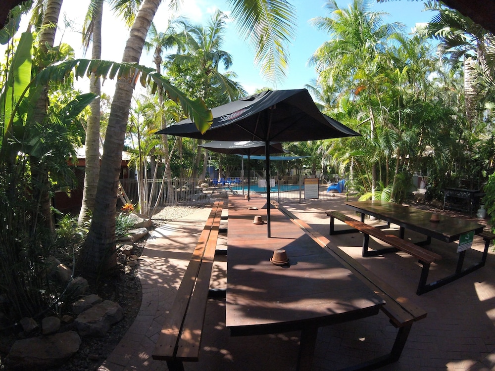Cable Beach Backpackers Hostel 32/36