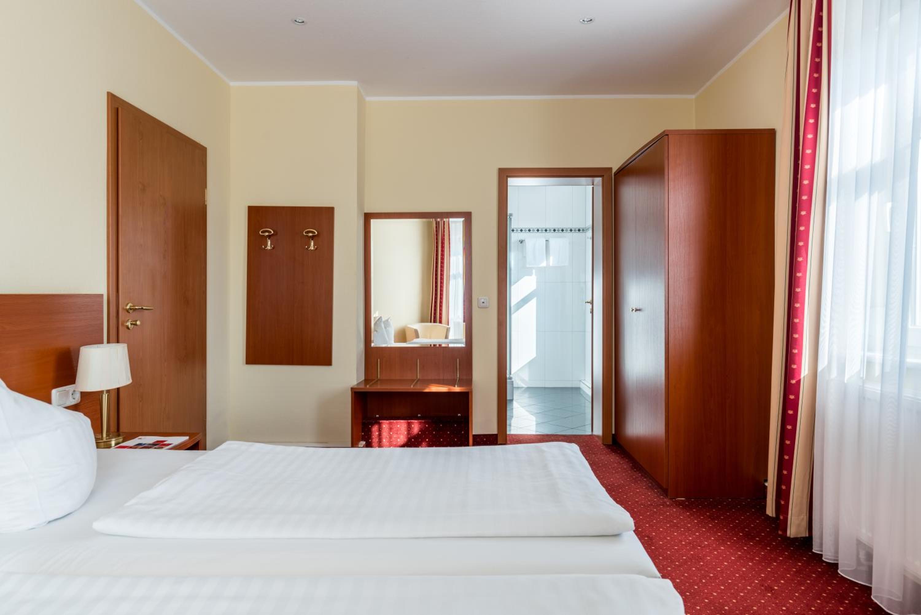 STANDARD, DOUBLE BED