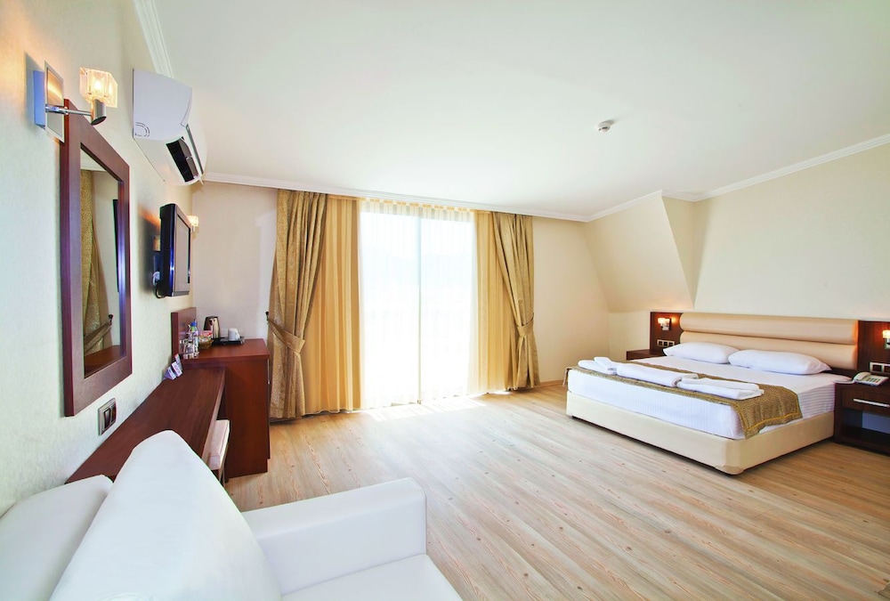 Aurasia Beach Hotel 25/69
