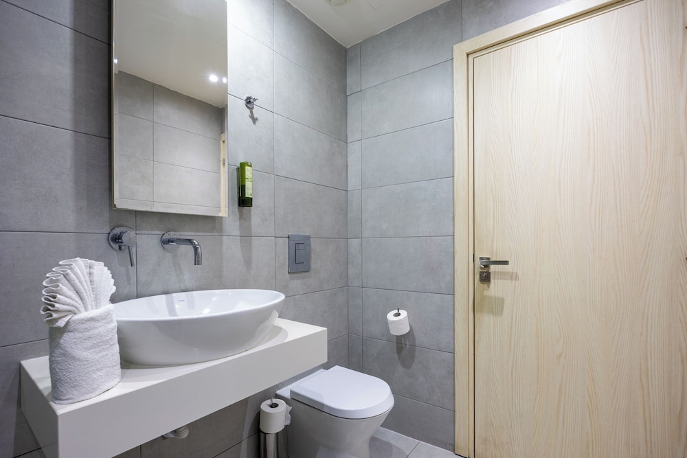 Melpo Antia Hotel & Suites 64/69