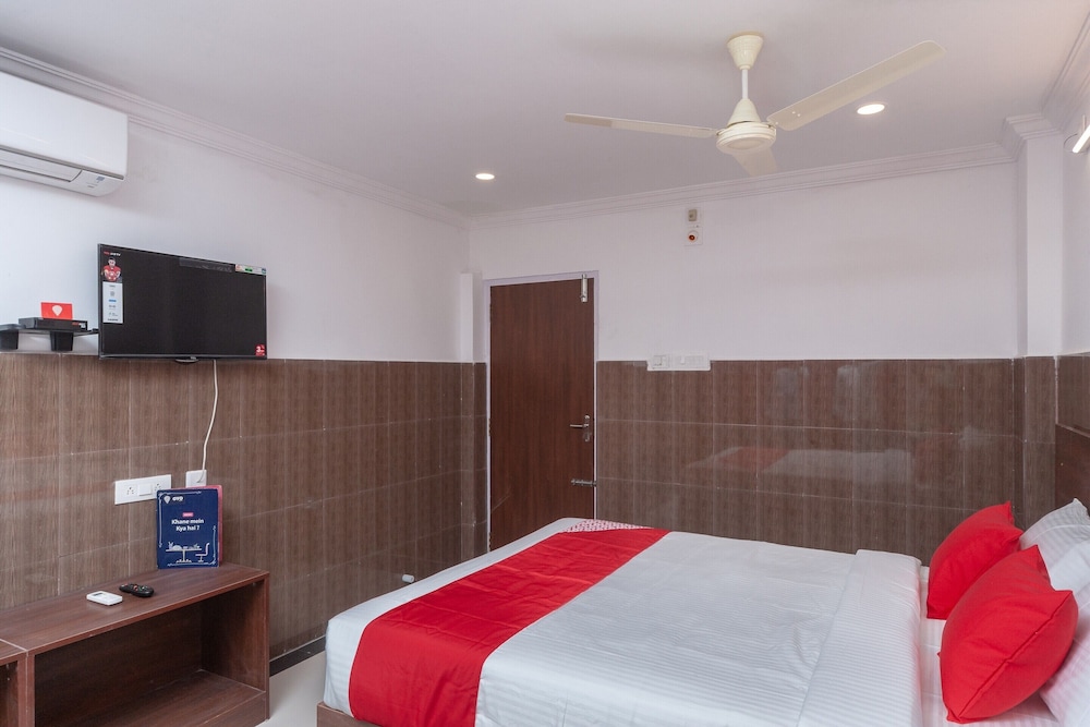 Oyo 27775 Hotel Srinivasa Residency 17/26
