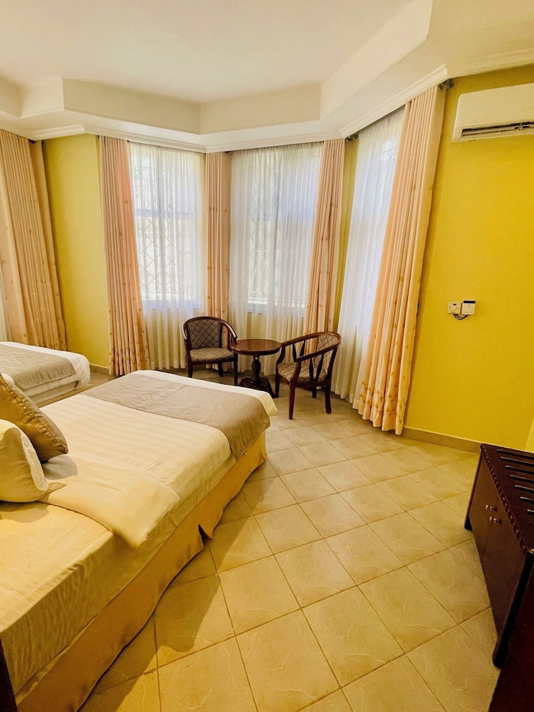 EXECUTIVE, TENT, KING BED