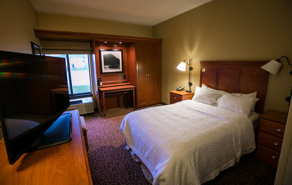 Spark by Hilton Green Bay 7/42
