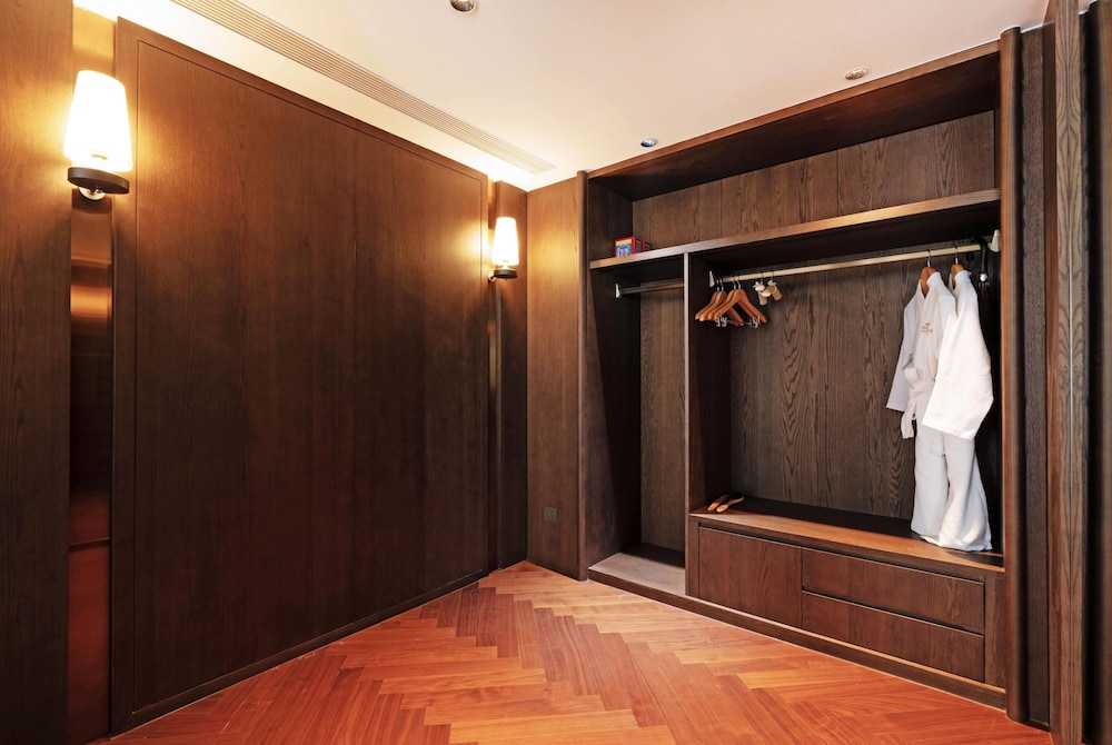 Howard Johnson By Wyndham Phnom Penh Tk 39/57