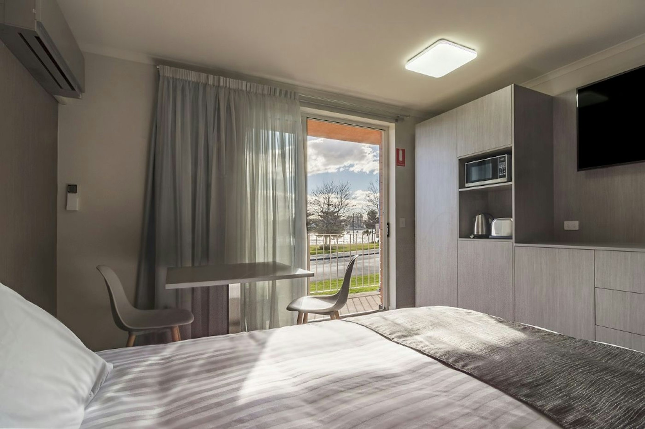 Argosy Motor Inn 25/42
