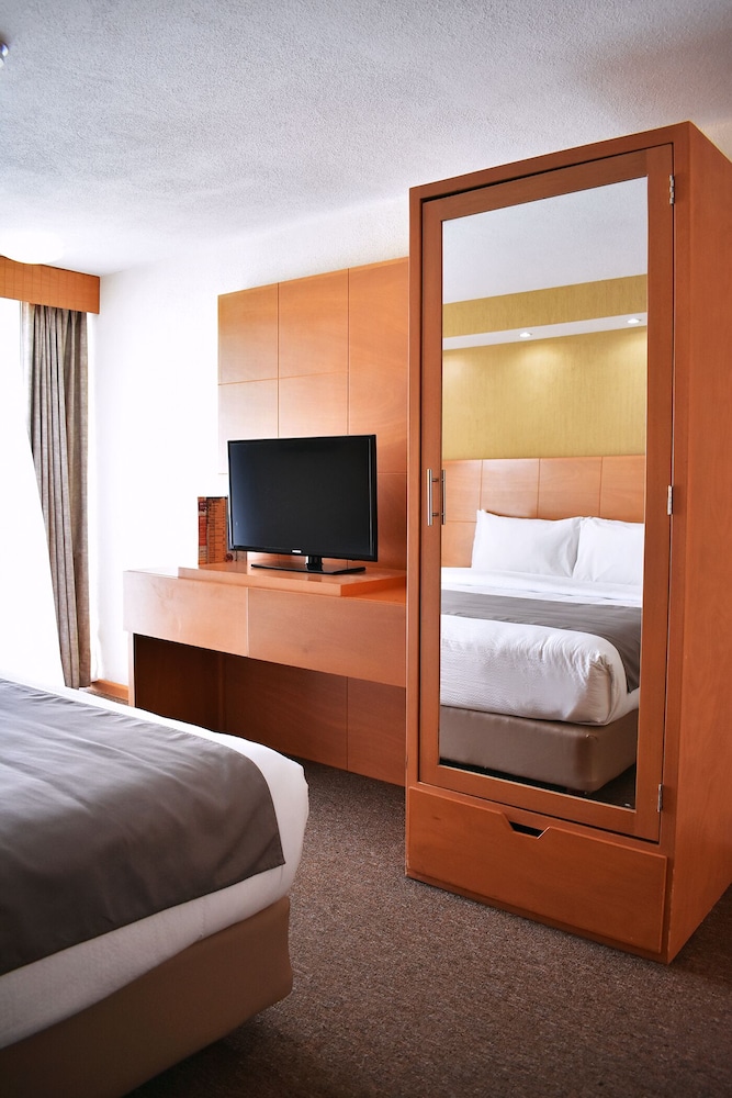 La Posada Hotel &amp; Suites 15/68