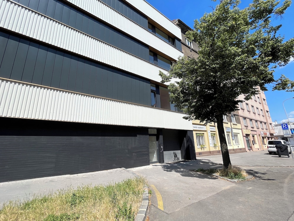 Post 120 Suites 17/20