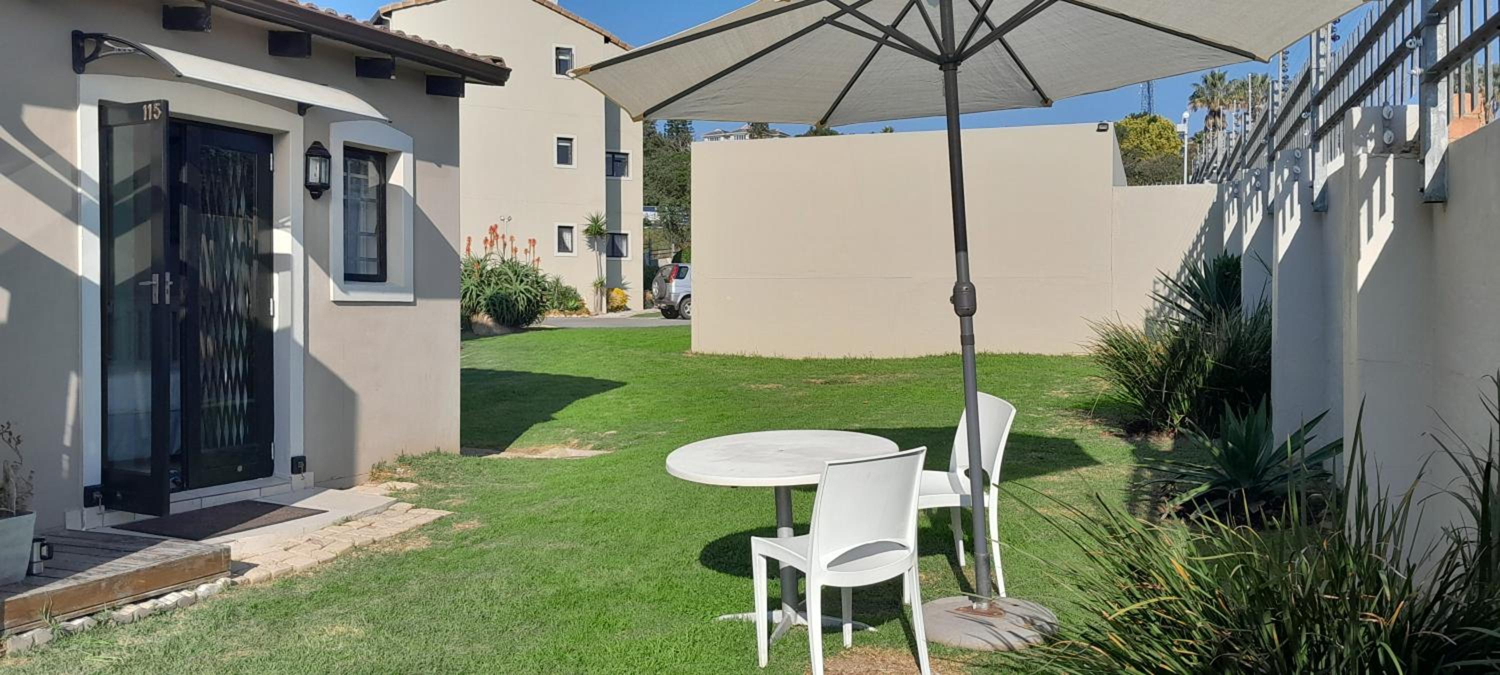 Santini Lace Self Catering 22/29
