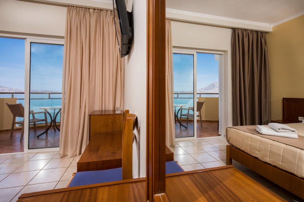 Sunny Bay Hotel 46/67