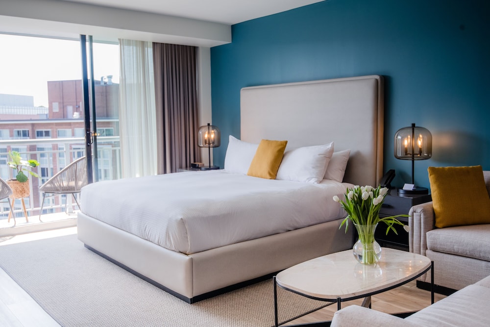 MADERA, STUDIO, SUITE, KING BED, BALCONY, ACCESSIBLE