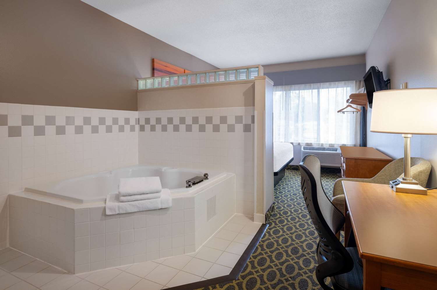 Days Inn & Suites by Wyndham Madison 41/41