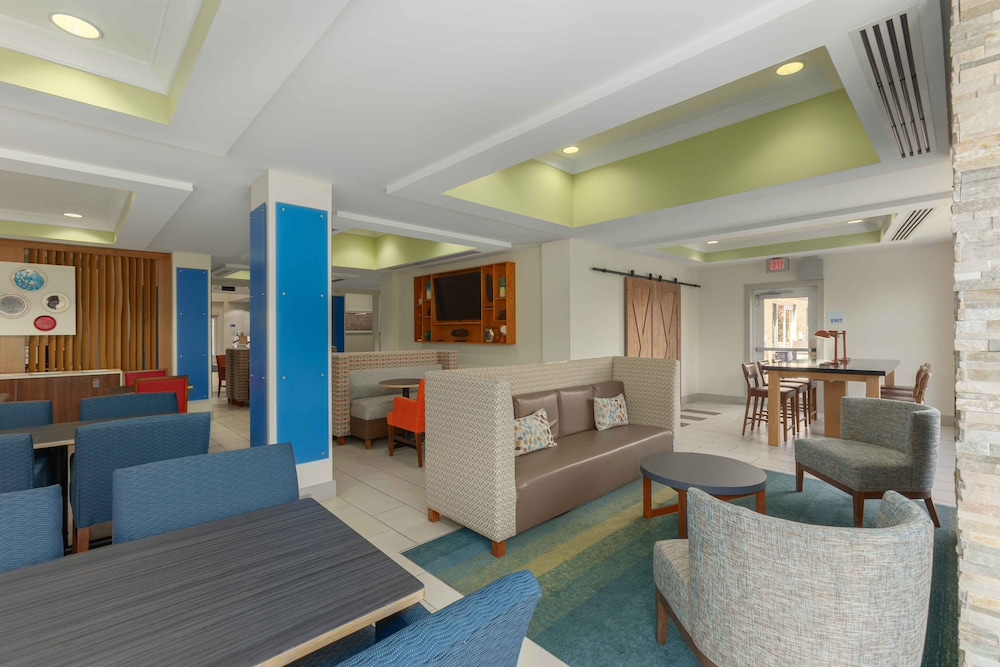 Holiday Inn Express Hotel and Suites Binghamton University-Vestal 36/52