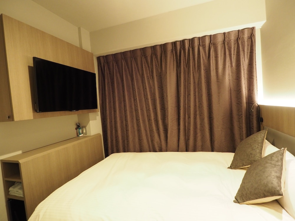 ROOM, DOUBLE BED