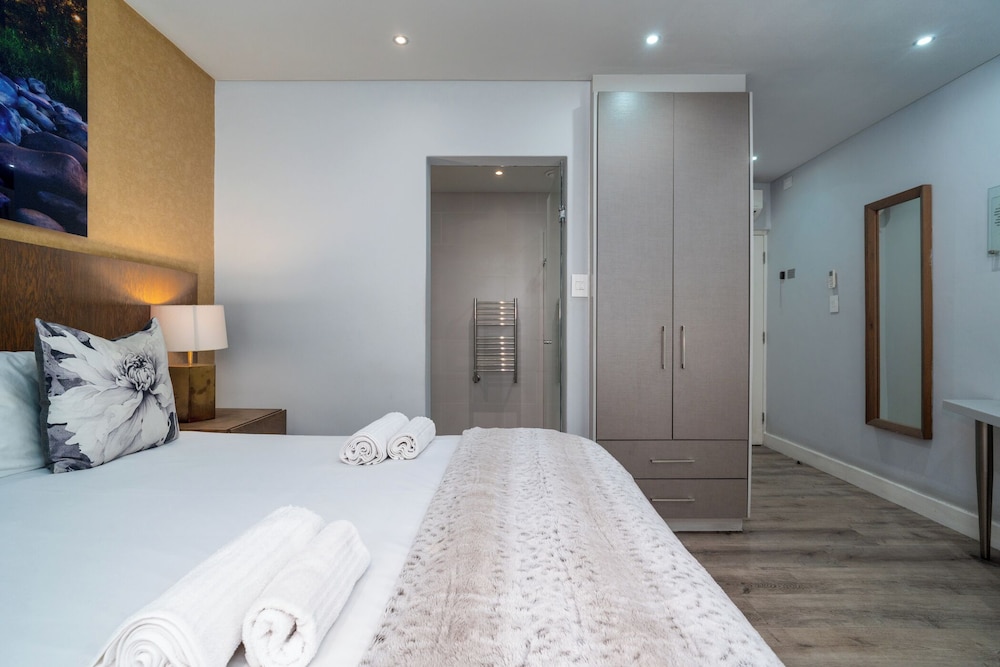 107 Dorpstraat Boutique Hotel 24/70