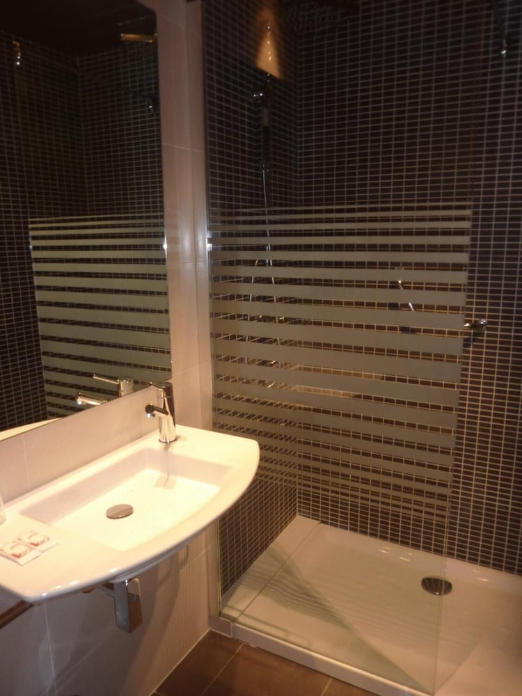 BARCELONA HOUSE 23/48