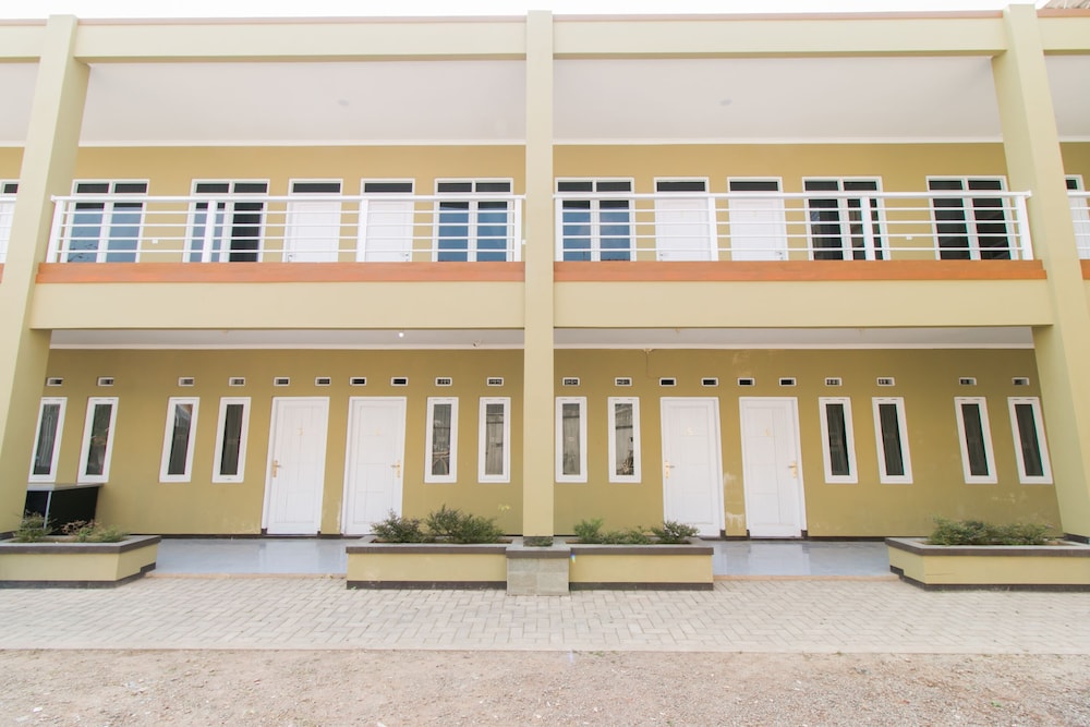 OYO 1078 Fakhira Residence 7/31