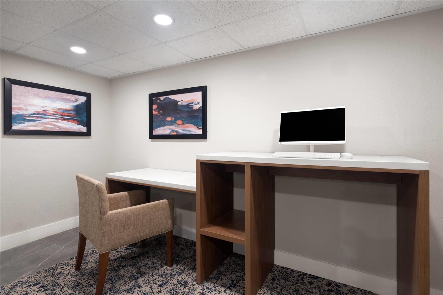 La Quinta Inn & Suites by Wyndham Myrtle Beach 21/26