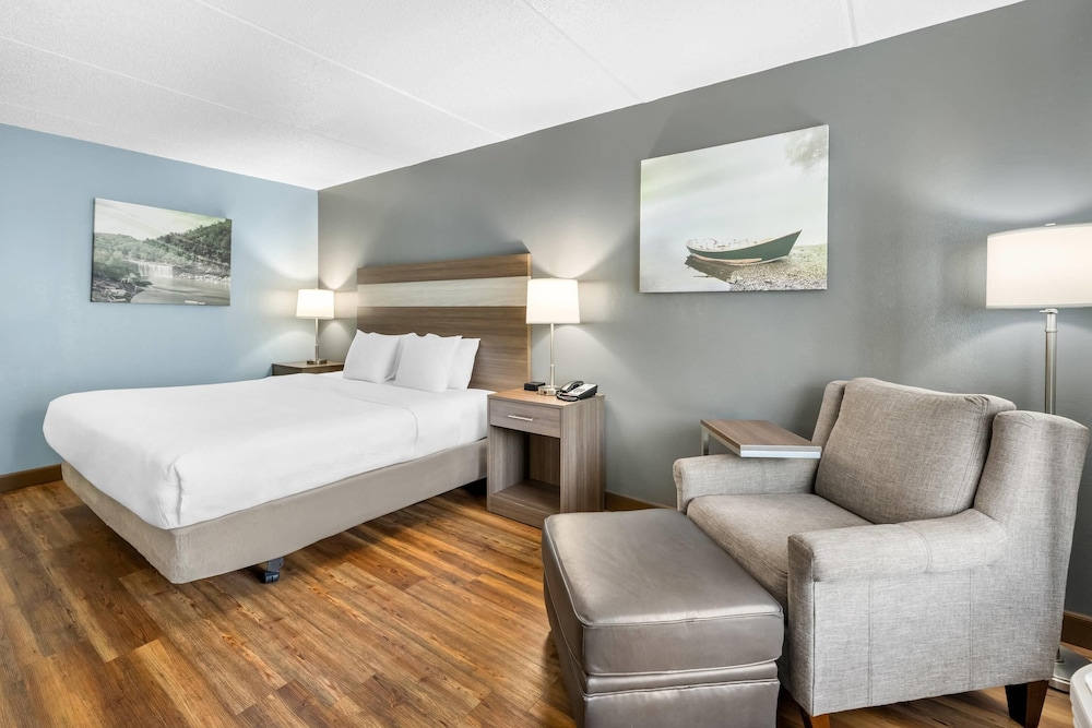 غرفة بسرير كينج لذوي الإعاقة، Quality Inn Barbourville, KY 3/6