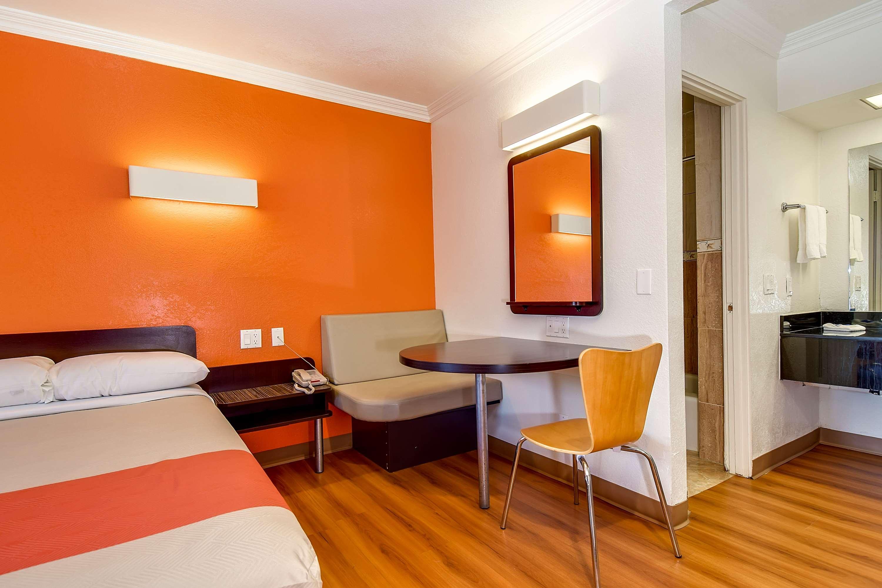 Motel6 Garden Grove, CA 18/40