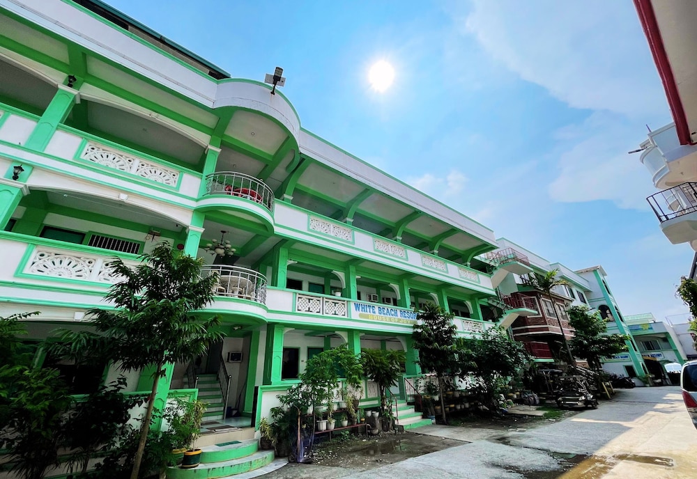 White Beach Hotel Bar And Restaurant 18/90