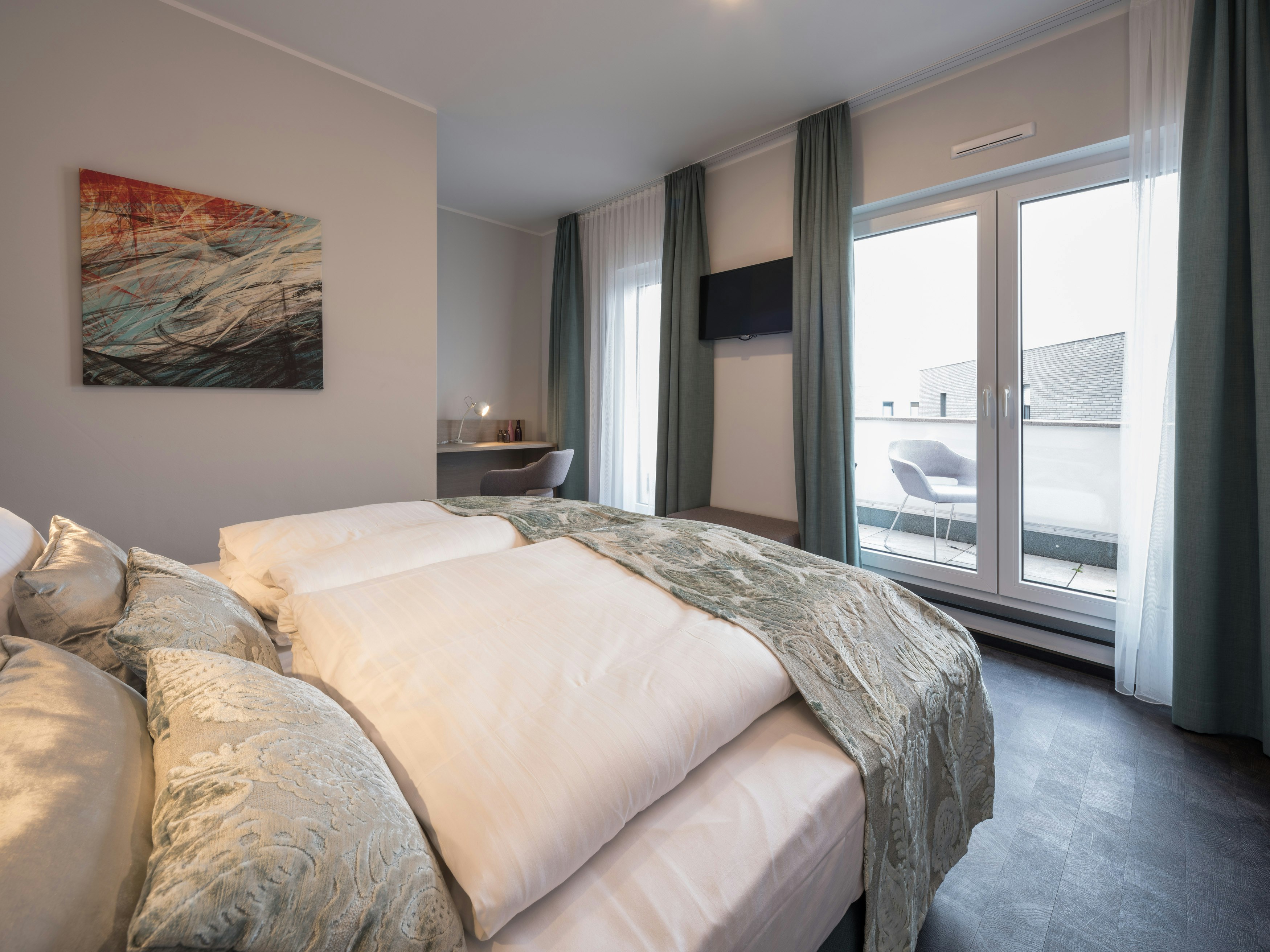 2 Bedrooms, Capsule, 1 Double and 1 Single Bed