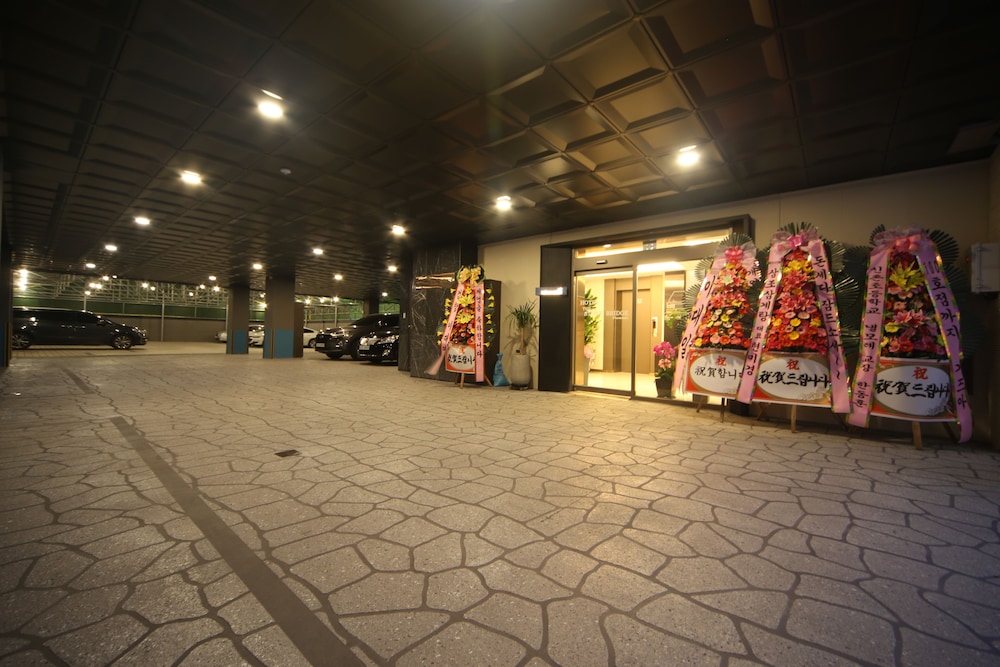 The Stone Bridge Hotel Sasang 21/24